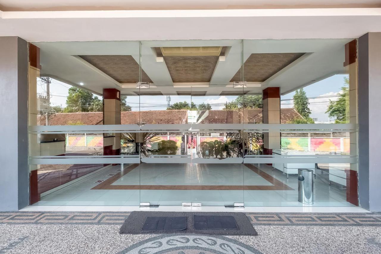 Oyo Flagship 3726 Tembok Batu Residence Tugu Ngoại thất bức ảnh
