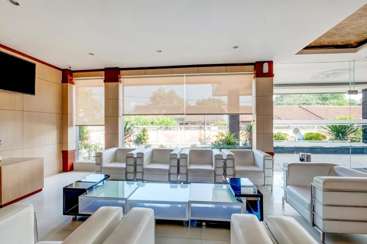 Oyo Flagship 3726 Tembok Batu Residence Tugu Ngoại thất bức ảnh