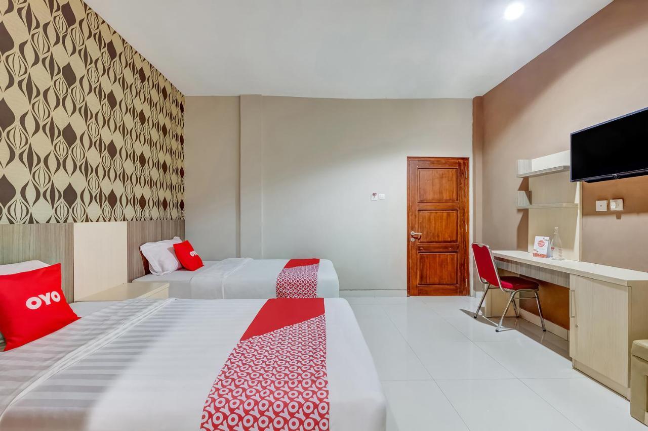 Oyo Flagship 3726 Tembok Batu Residence Tugu Ngoại thất bức ảnh