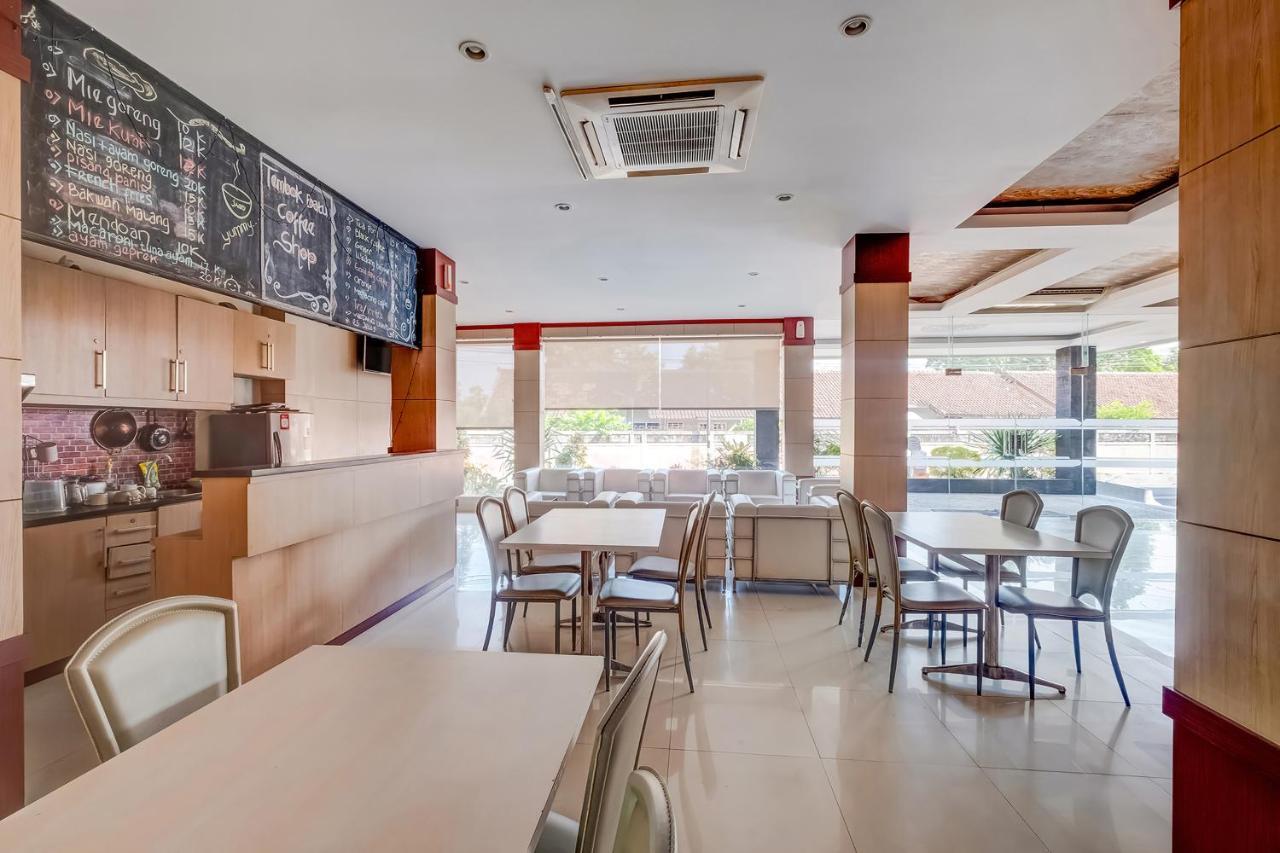 Oyo Flagship 3726 Tembok Batu Residence Tugu Ngoại thất bức ảnh