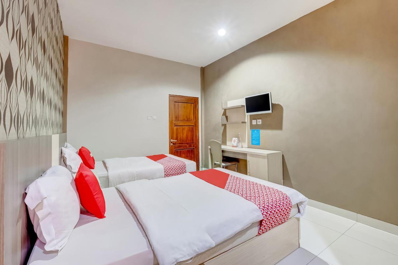 Oyo Flagship 3726 Tembok Batu Residence Tugu Ngoại thất bức ảnh