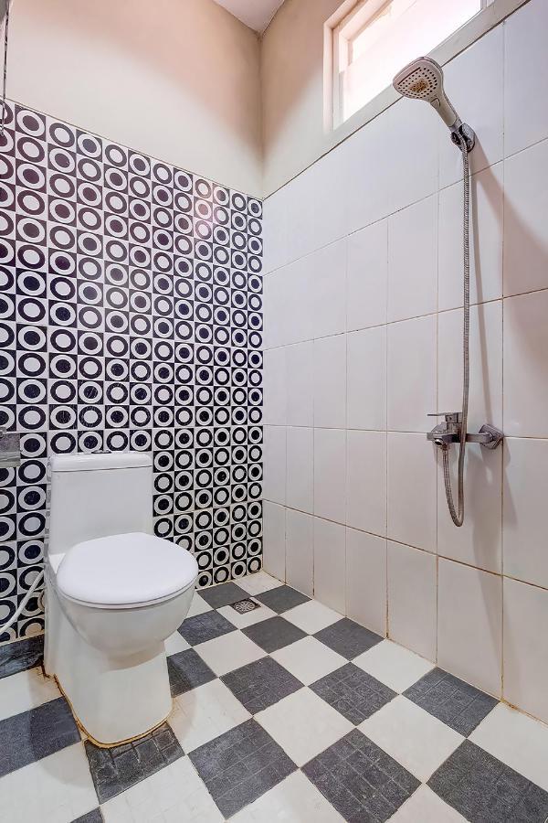 Oyo Flagship 3726 Tembok Batu Residence Tugu Ngoại thất bức ảnh