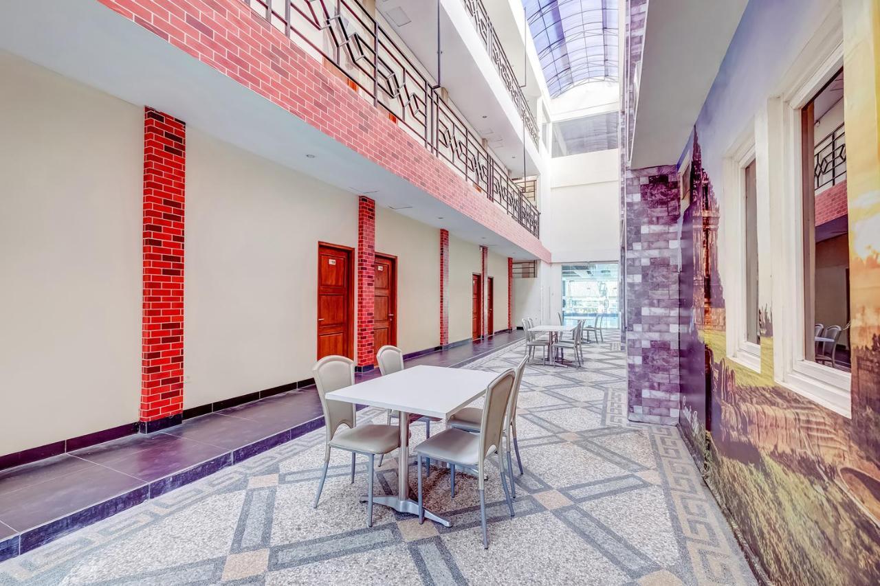 Oyo Flagship 3726 Tembok Batu Residence Tugu Ngoại thất bức ảnh