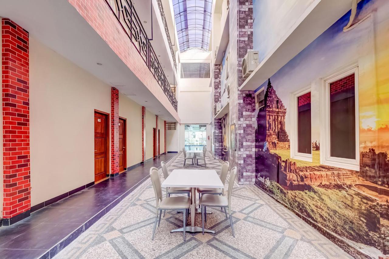 Oyo Flagship 3726 Tembok Batu Residence Tugu Ngoại thất bức ảnh