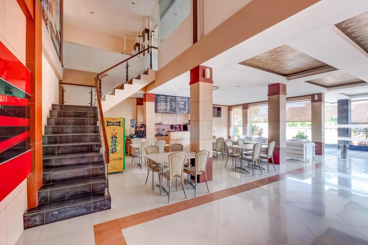 Oyo Flagship 3726 Tembok Batu Residence Tugu Ngoại thất bức ảnh